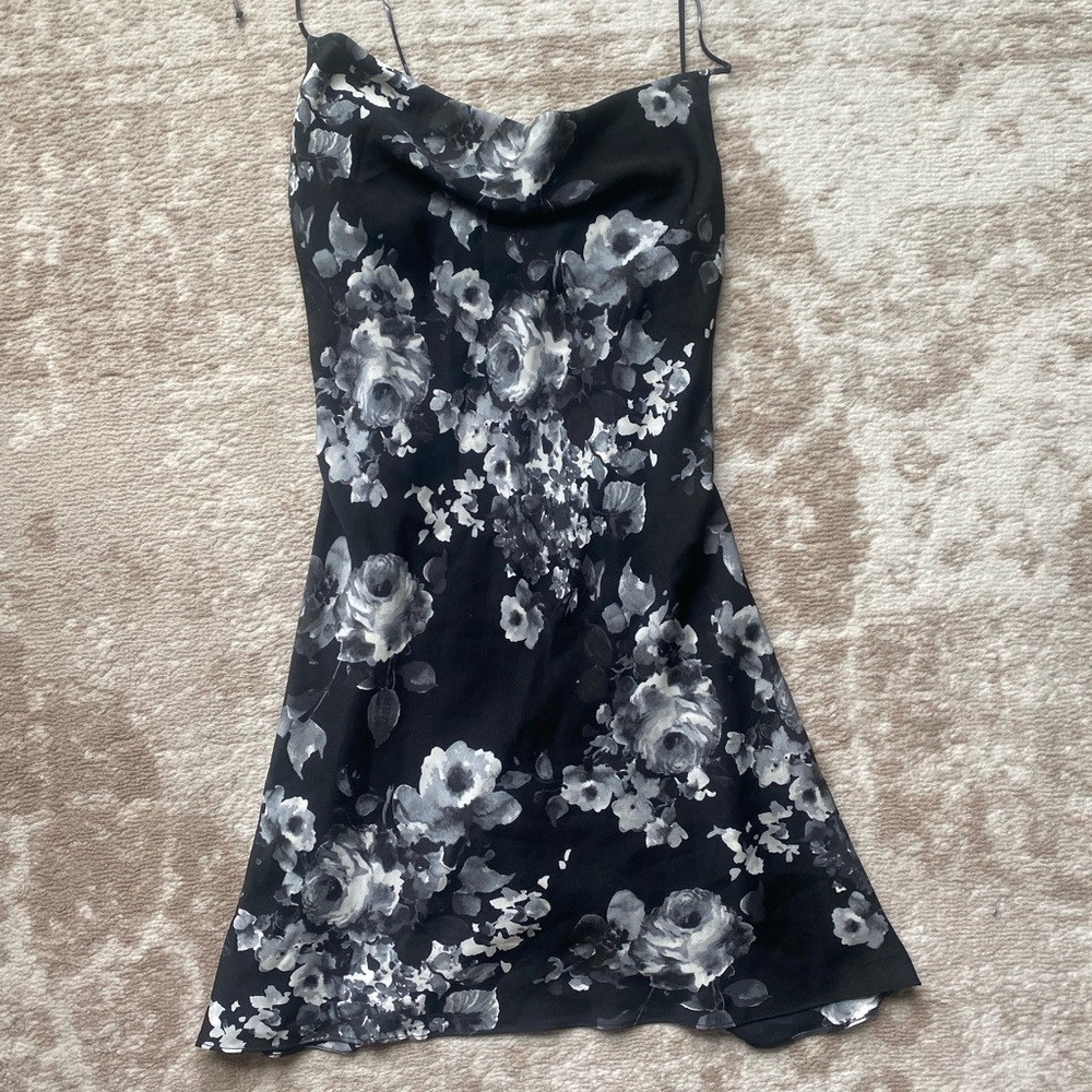 KENDALL JENNER’S ENDLESS SUMMER DRESS